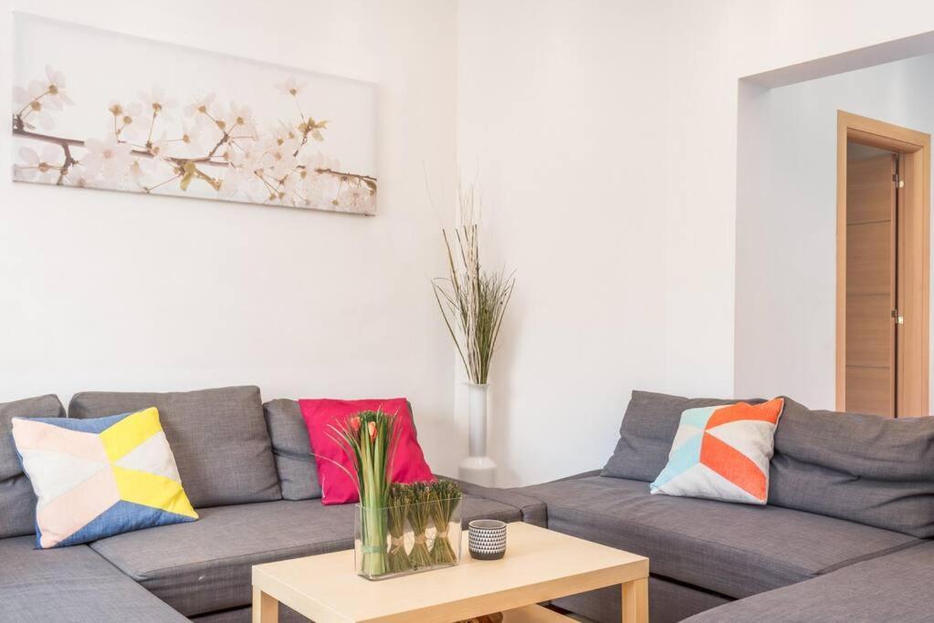 Modern Spacious Apt In Αθήνα Εξωτερικό φωτογραφία