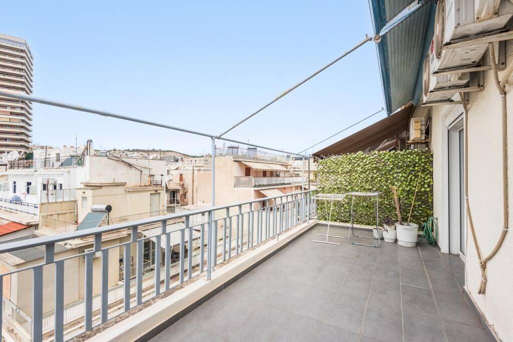 Modern Spacious Apt In Αθήνα Εξωτερικό φωτογραφία