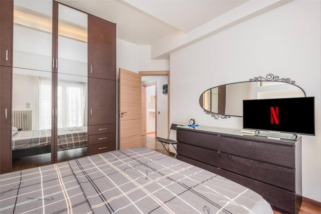 Modern Spacious Apt In Αθήνα Εξωτερικό φωτογραφία