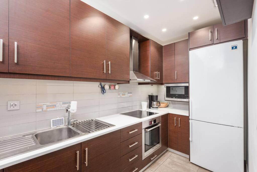 Modern Spacious Apt In Αθήνα Εξωτερικό φωτογραφία